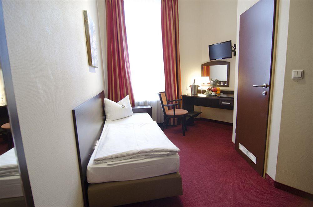 Hotel Polo Am Zob Hamburg Kültér fotó