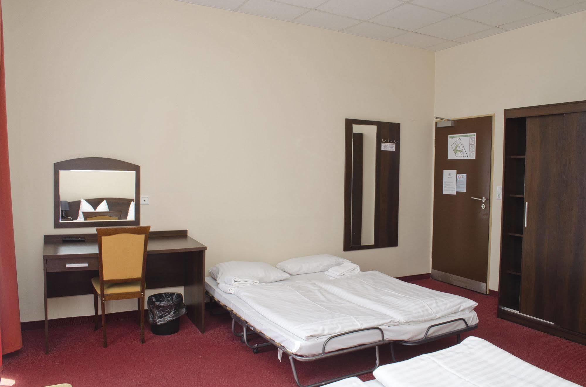 Hotel Polo Am Zob Hamburg Kültér fotó
